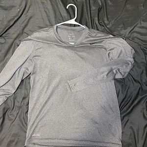 Men’s Nike Dri-Fit Long sleeve shirt Color: Dark grey Size: Medium